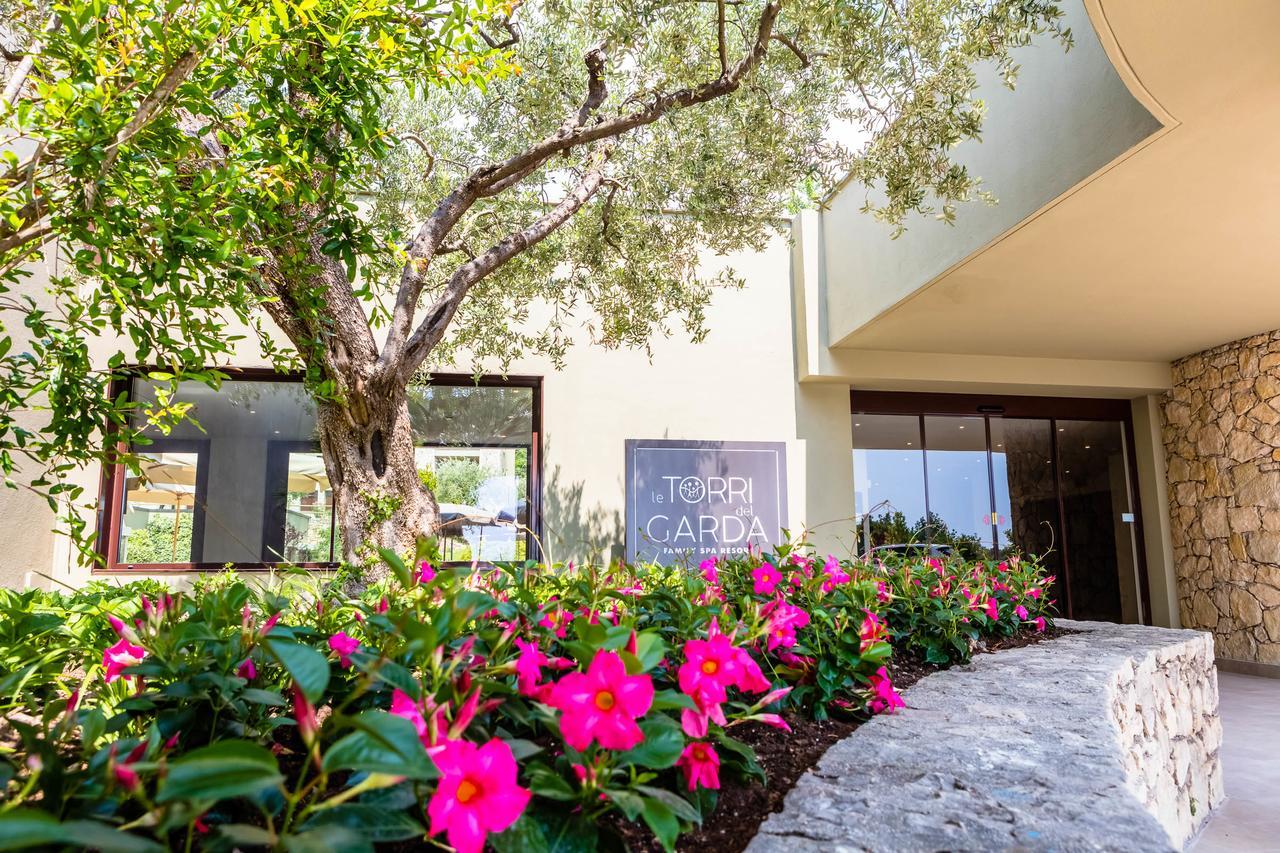 Le Torri Del Garda Familyspa Resort Torri Del Benaco Exterior photo