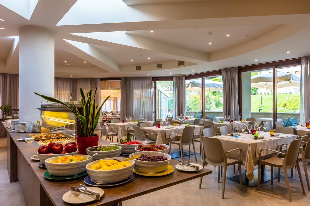 Le Torri Del Garda Familyspa Resort Torri Del Benaco Exterior photo