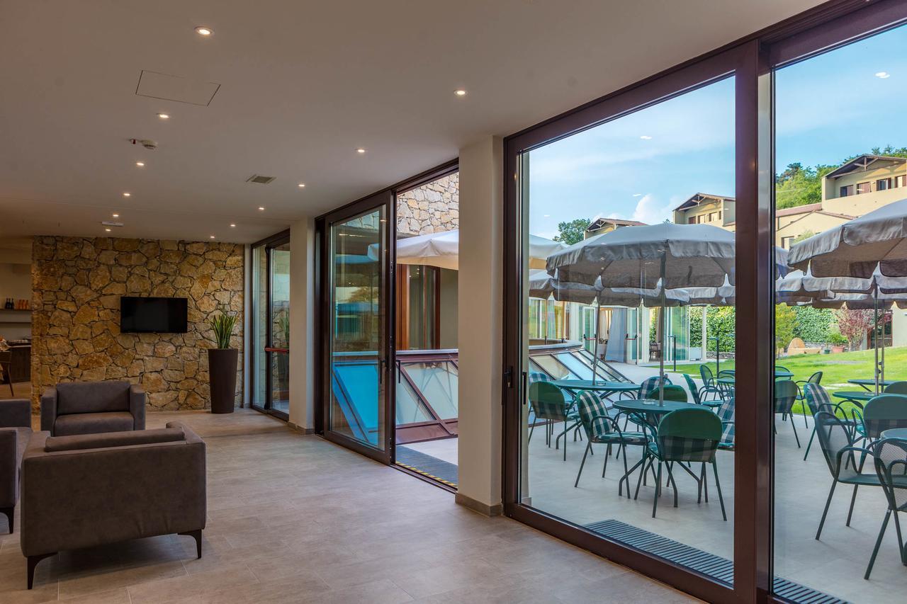 Le Torri Del Garda Familyspa Resort Torri Del Benaco Exterior photo