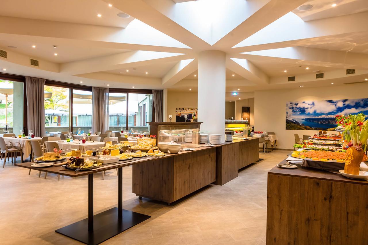 Le Torri Del Garda Familyspa Resort Torri Del Benaco Exterior photo