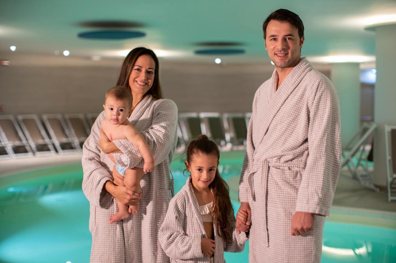Le Torri Del Garda Familyspa Resort Torri Del Benaco Exterior photo